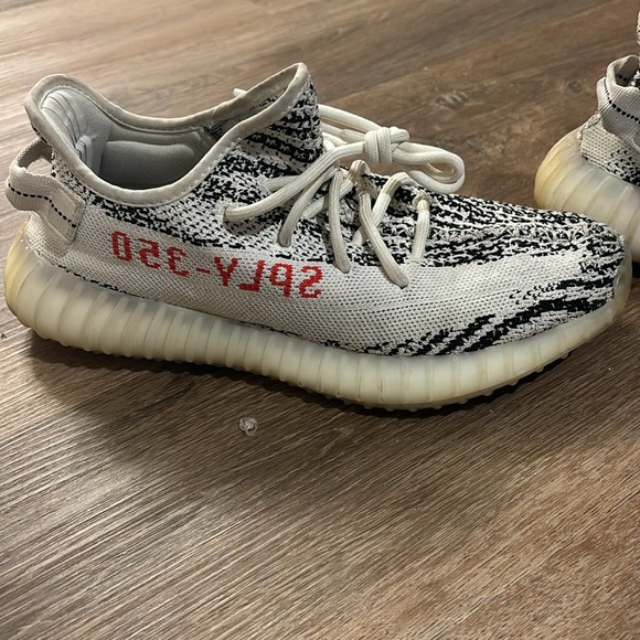 Selling these used adidas Yeezy Boost 350 V2 ‘Zebra’! - Picture 2 of 6